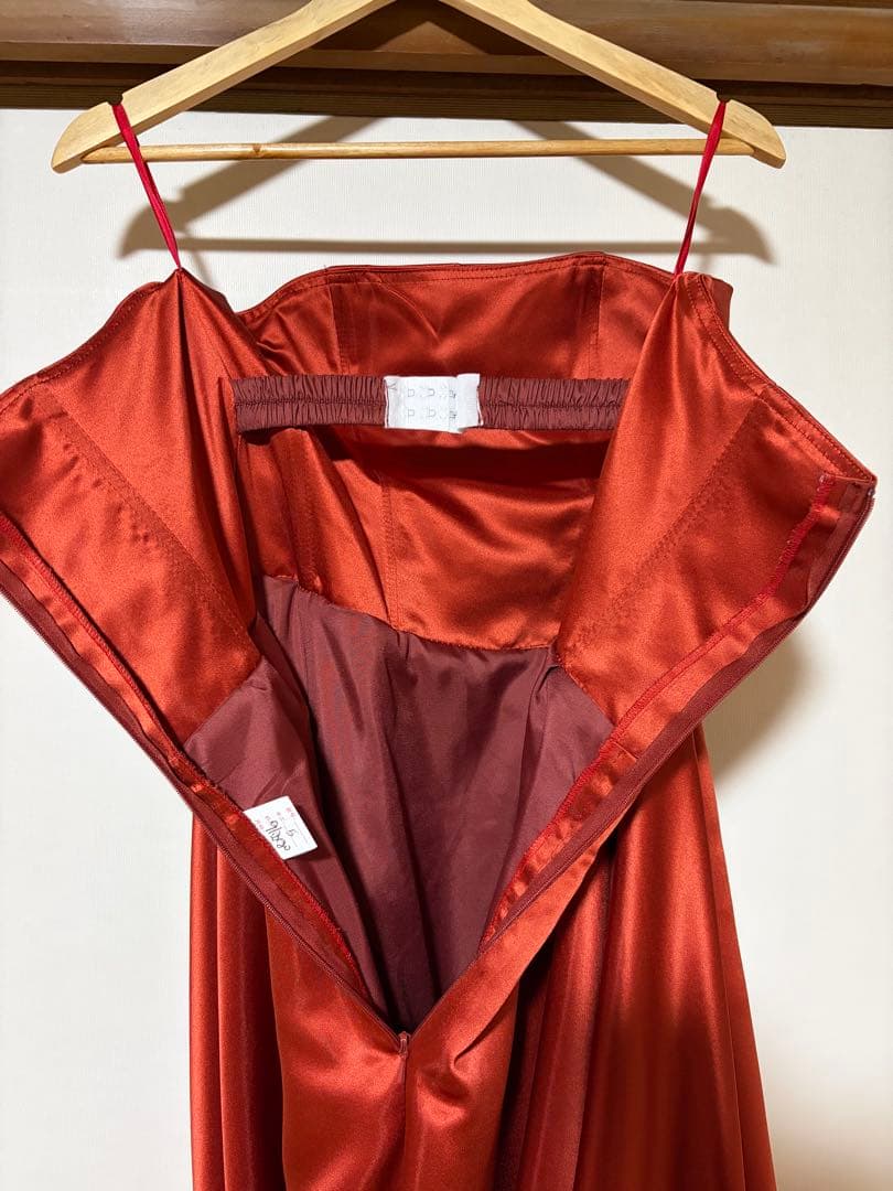 オレンジ サテン オフショルダードレス