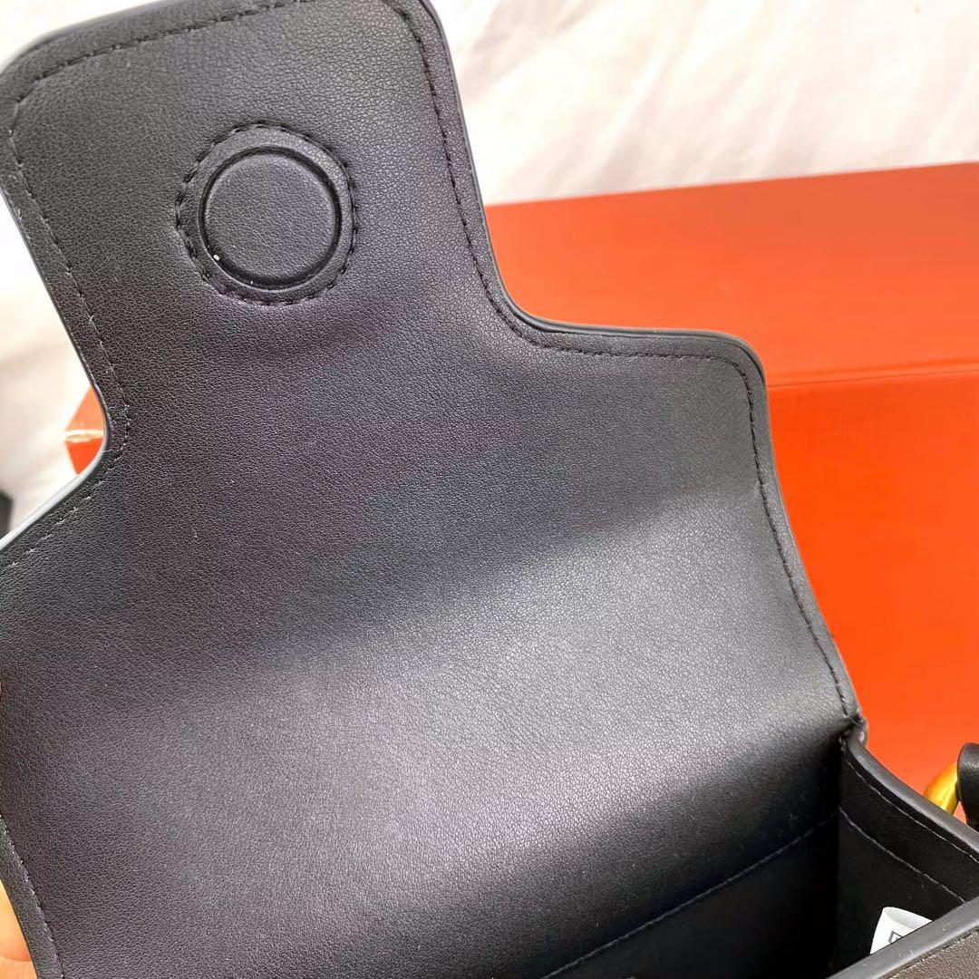 美品TOD'S ブラックレザー ショルダーバッグ