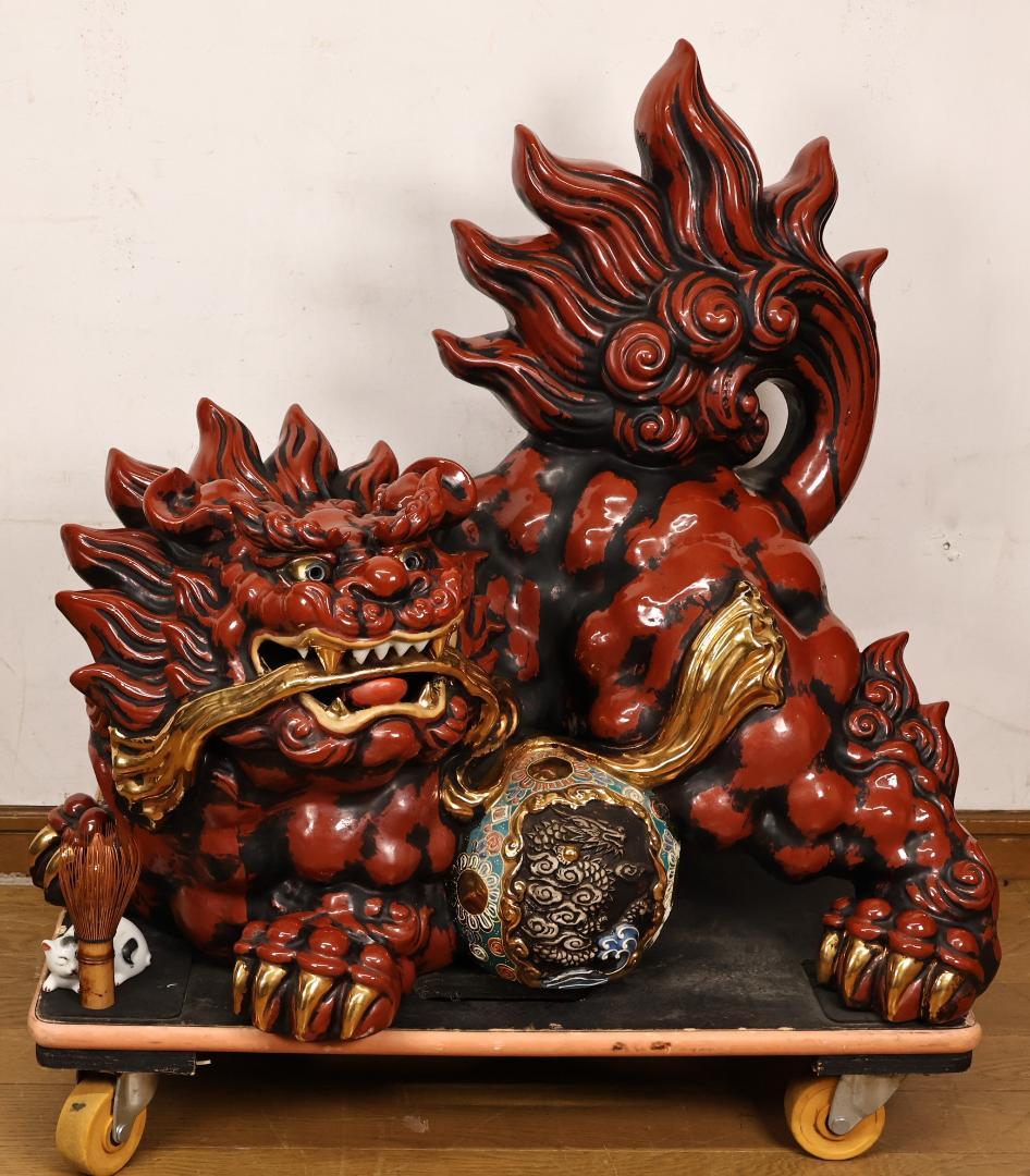 九谷焼　特大　九谷 八幡窯 須栄義 銘　玉獅子　置物　高さ60㎝　重さ30㎏