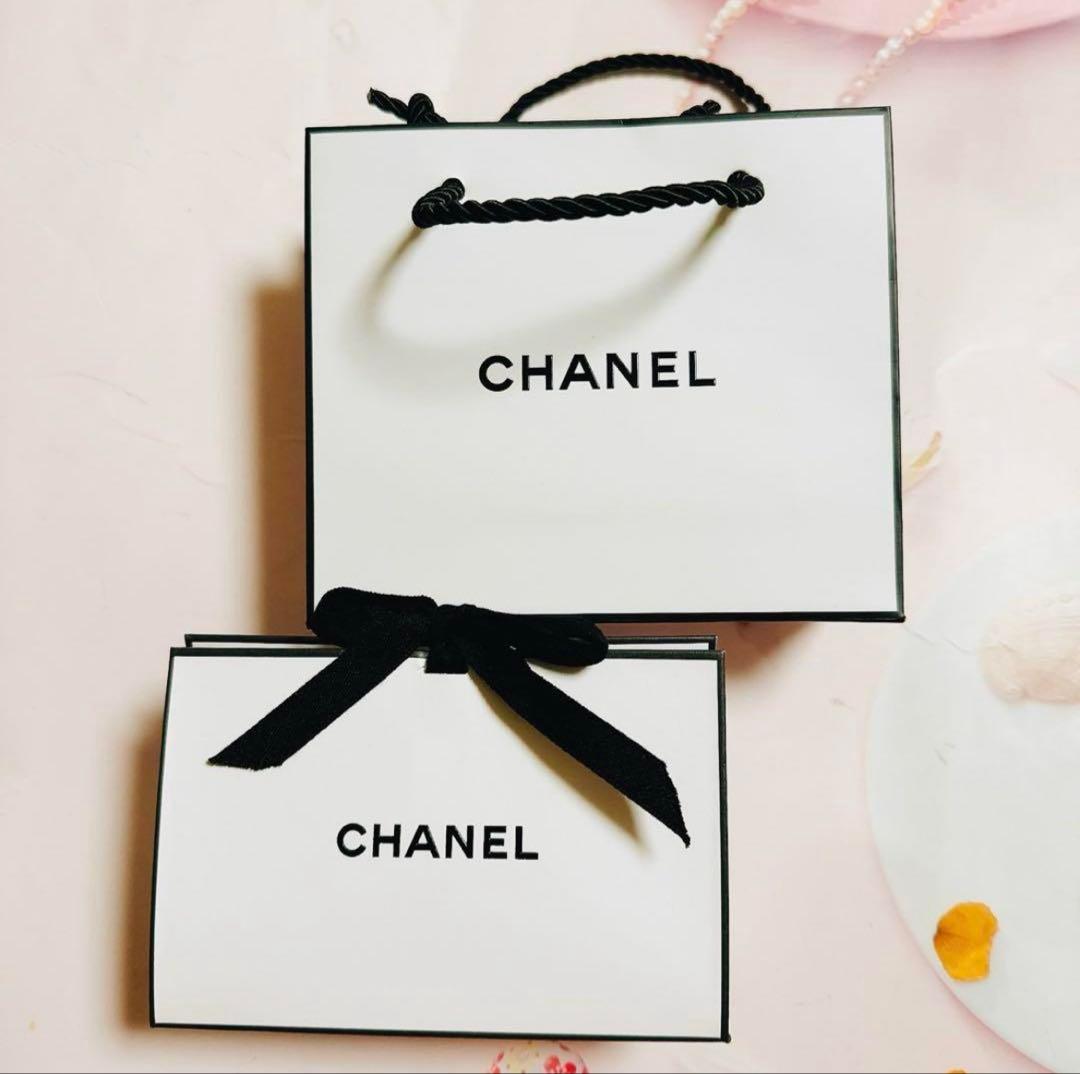 CHANEL ギフトボックス（小サイズ）とショップ袋（小サイズ）
