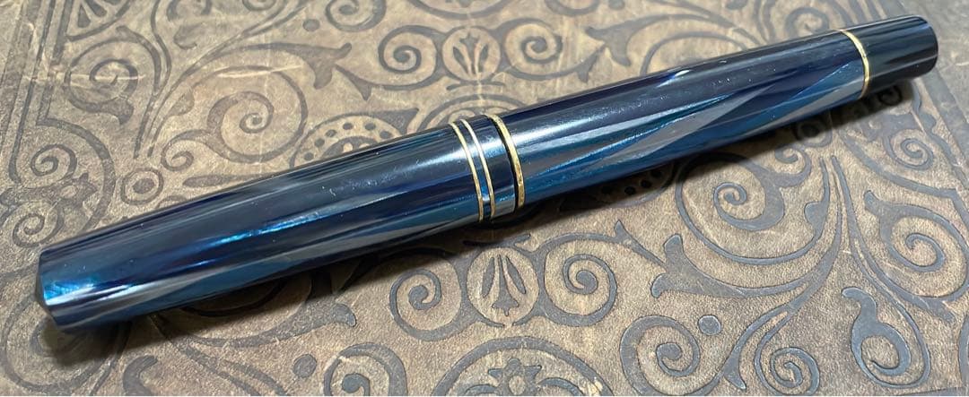 レオナルド　限定万年筆　モーメントゼロ　アビッシ