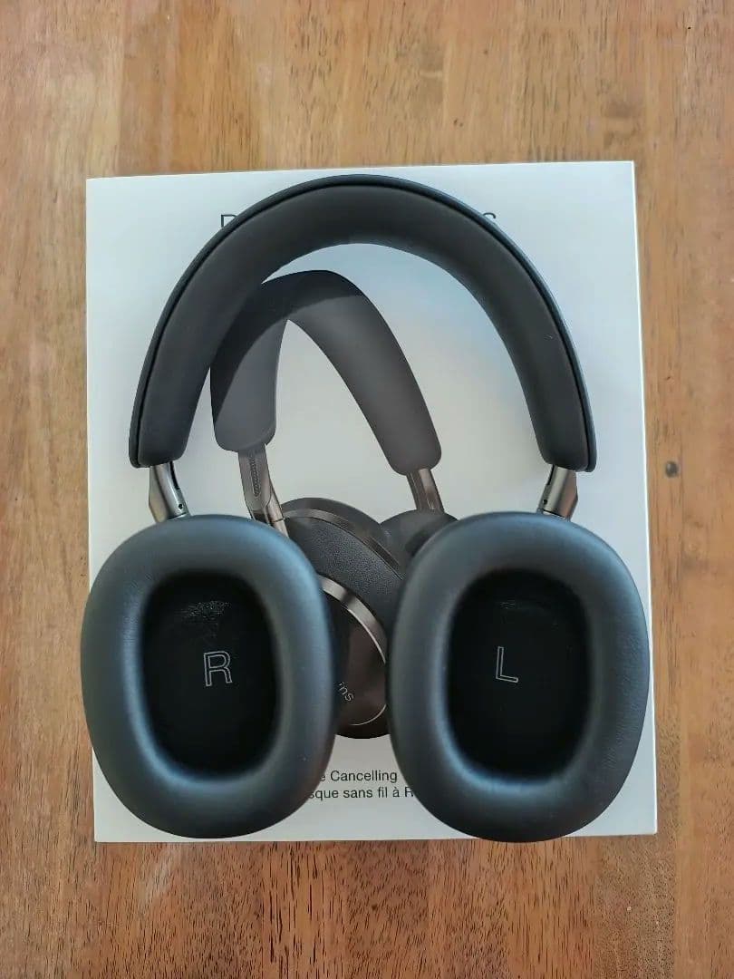 Bowers & Wilkins PX8 ワイヤレスヘッドフォン