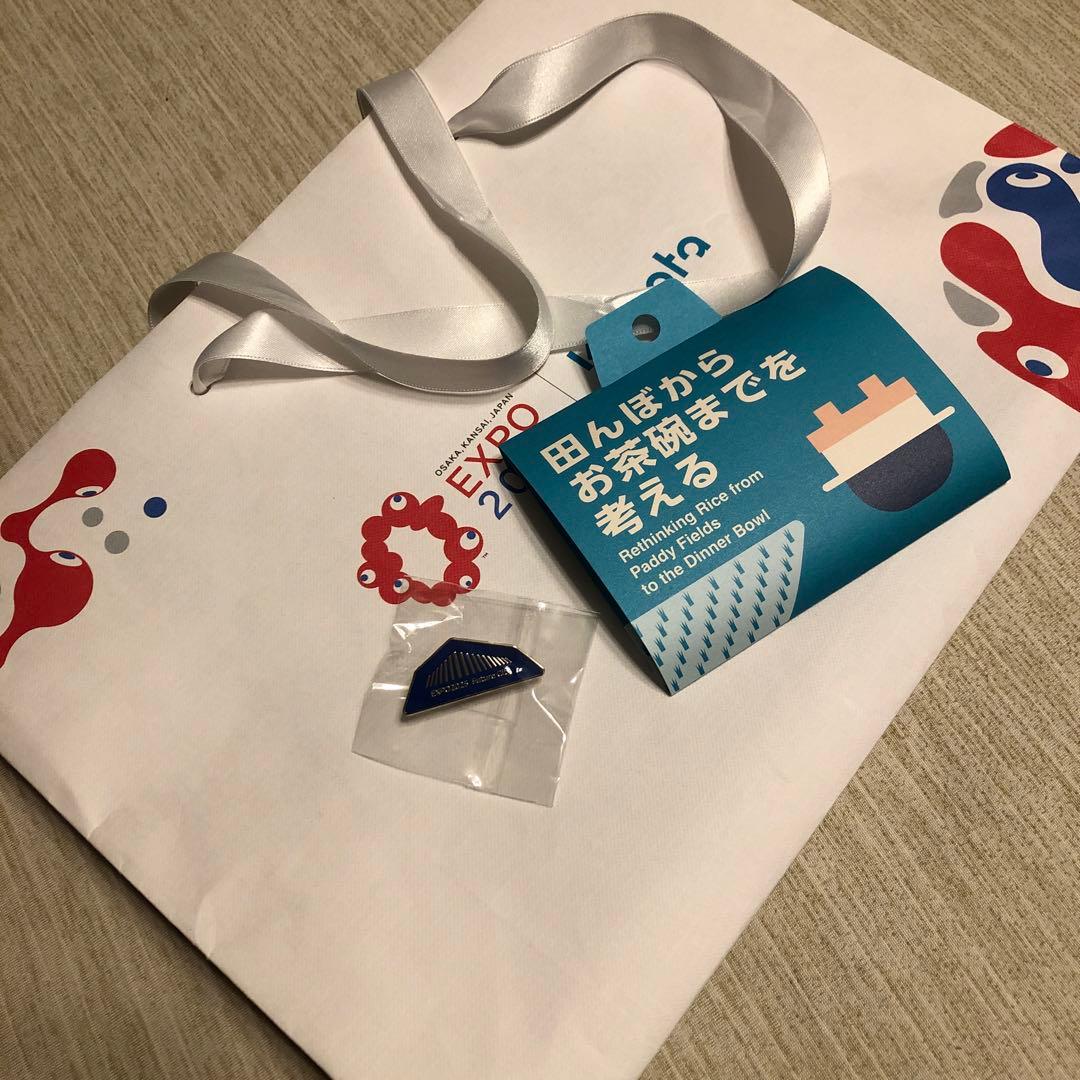 大阪関西万博 未来の都市パビリオン 非売品ピンバッジとキャンディ、ショッパー