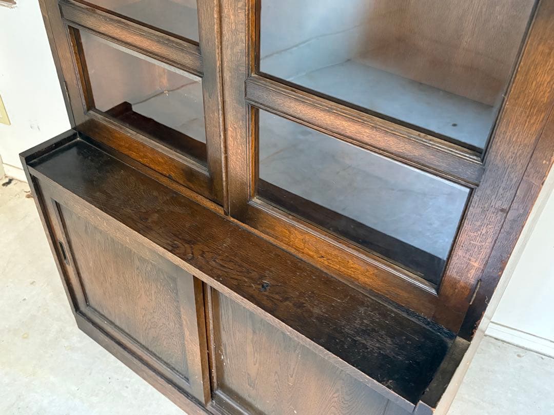 木製キャビネット ダークブラウン ガラス扉 本棚 アンティーク