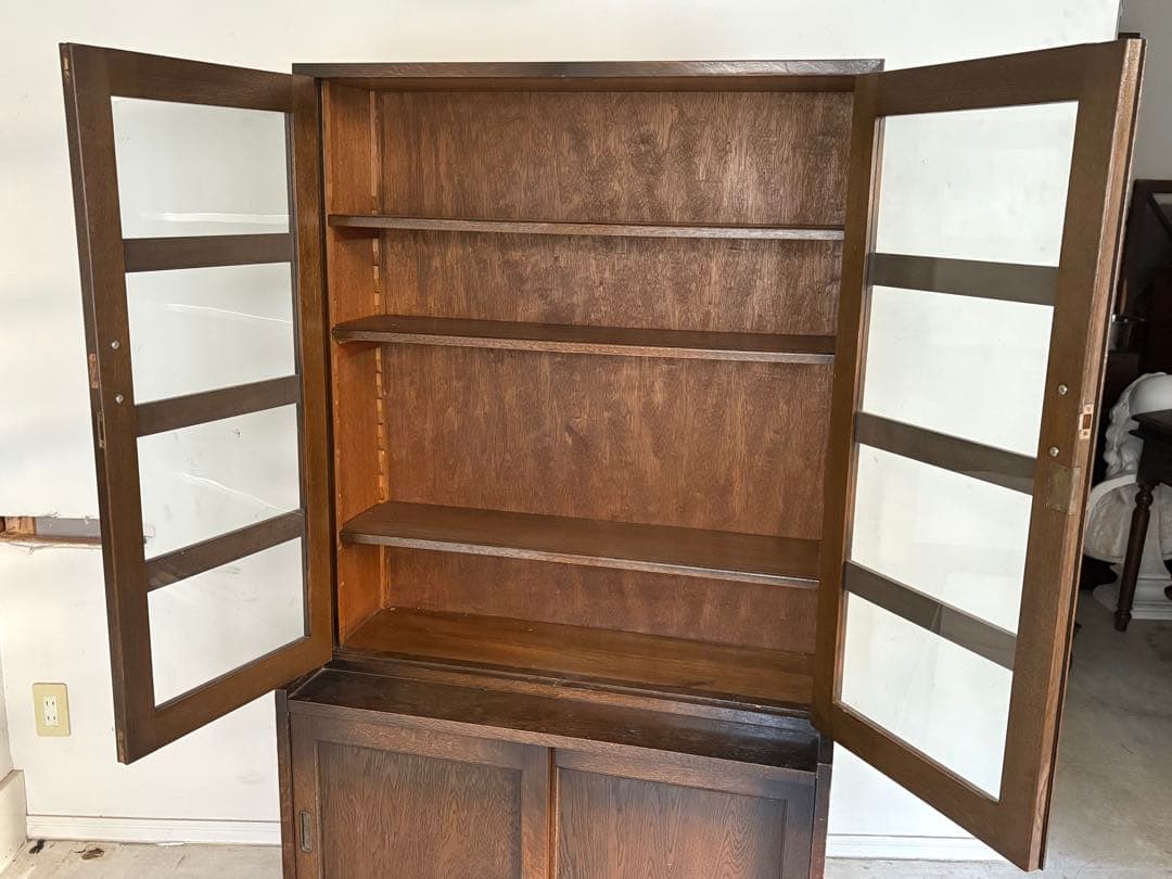 木製キャビネット ダークブラウン ガラス扉 本棚 アンティーク