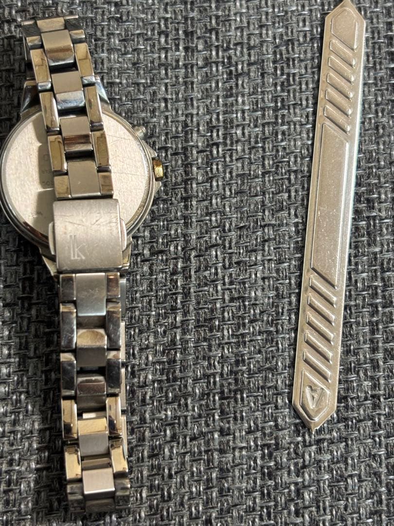 ワールドタイム機能（25タイムゾーン対応）搭載のソーラー電波ウオッチ