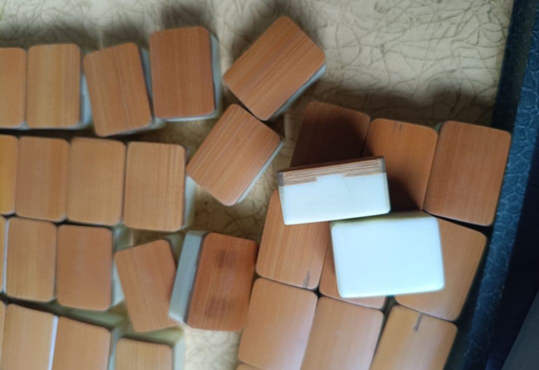 【極上品・完品】麻雀牌 骨牌 背竹 厚牌 職人手彫り 燕尾 昭和レトロ 骨董品