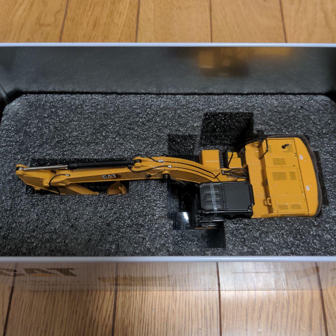 3月16日までの大セール　新品未開封でした　 CAT　ユンボ模型