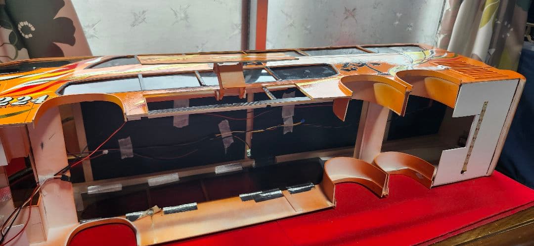 タミヤ1/14　自作バスボディー