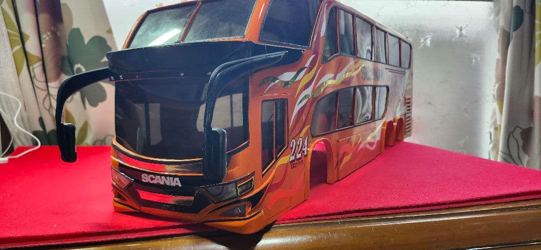 タミヤ1/14　自作バスボディー