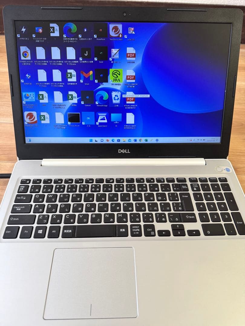 DELLノートパソコンInspiron 5570HDD 915GB