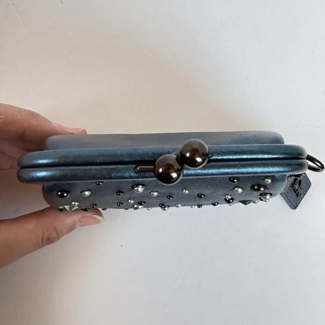 コーチ　水原希子　がま口　小銭入れ　財布　メタリックブルー　75947