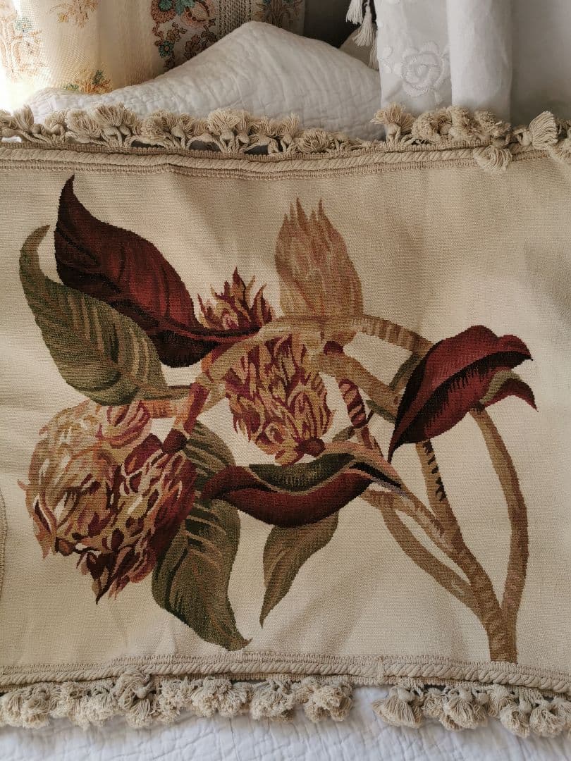 アンティークフランス プロテアの花 オービュッソン織タッセル付クッションカバー