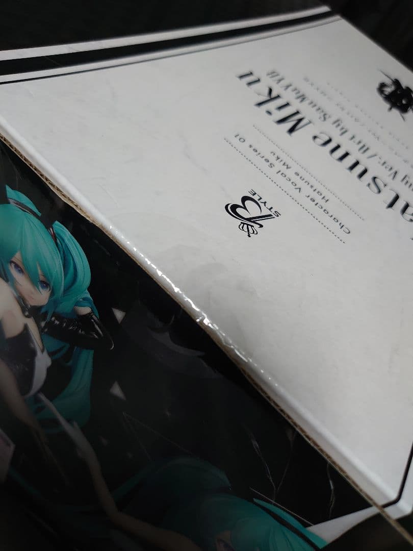 初音ミクバニーVer. Art by 三目YYB 1/4Scale Figure