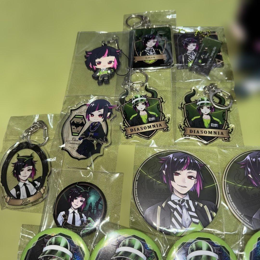 ツイステ　ツイステッドワンダーランド　リリア・ヴァンルージュ　缶バッジ等まとめ