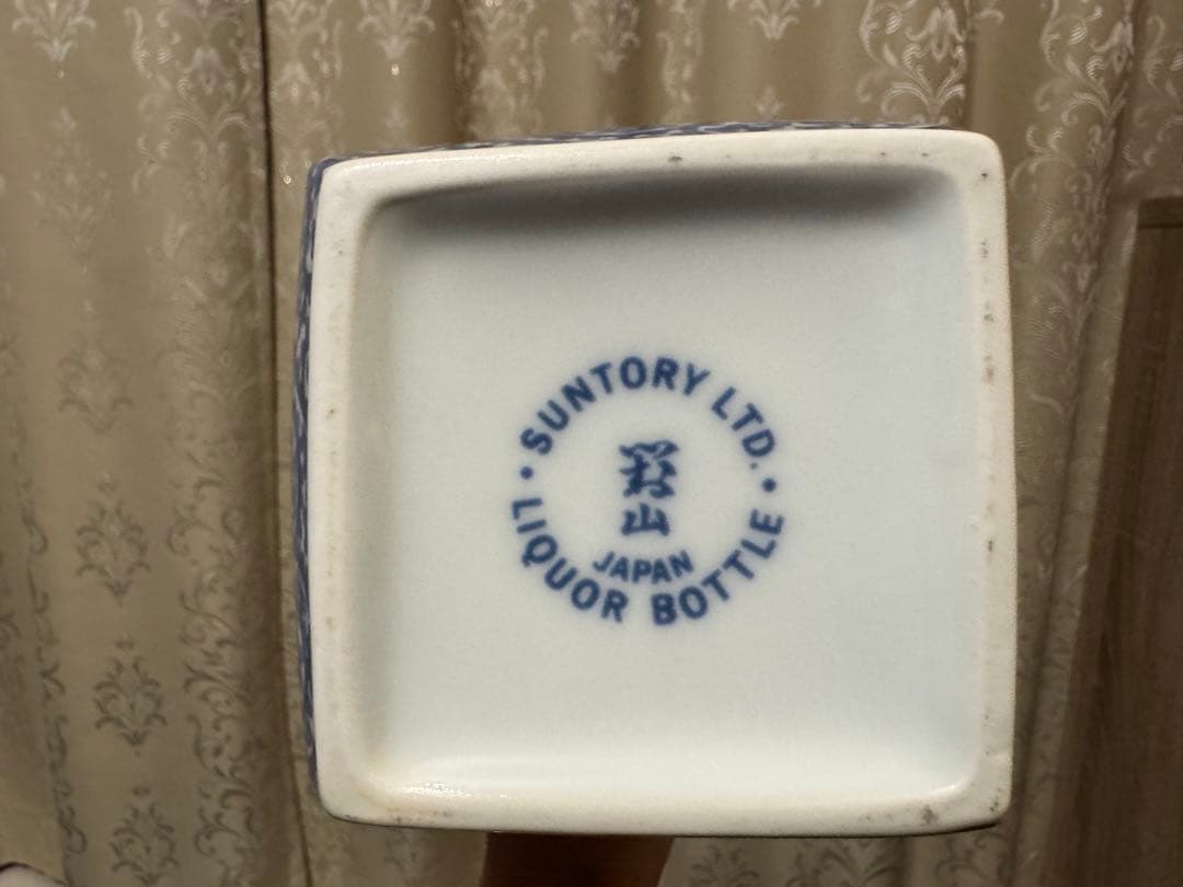 サントリー ピュアモルトウイスキー　白州12年 有田焼染付蛸唐草兎文瓶 箱付き
