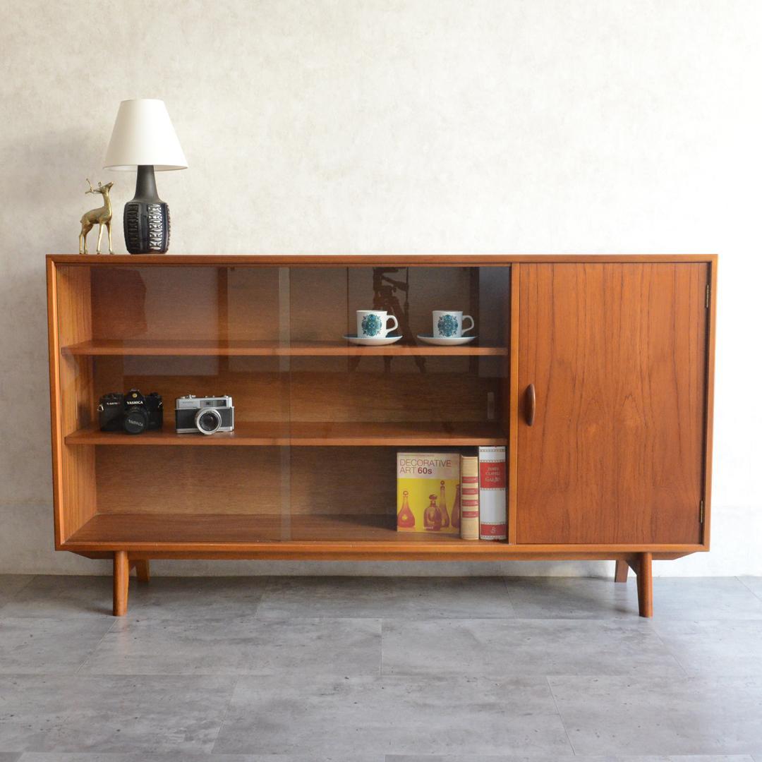 イギリスヴィンテージ ガラスキャビネット サイドボード ショーケース 飾り棚