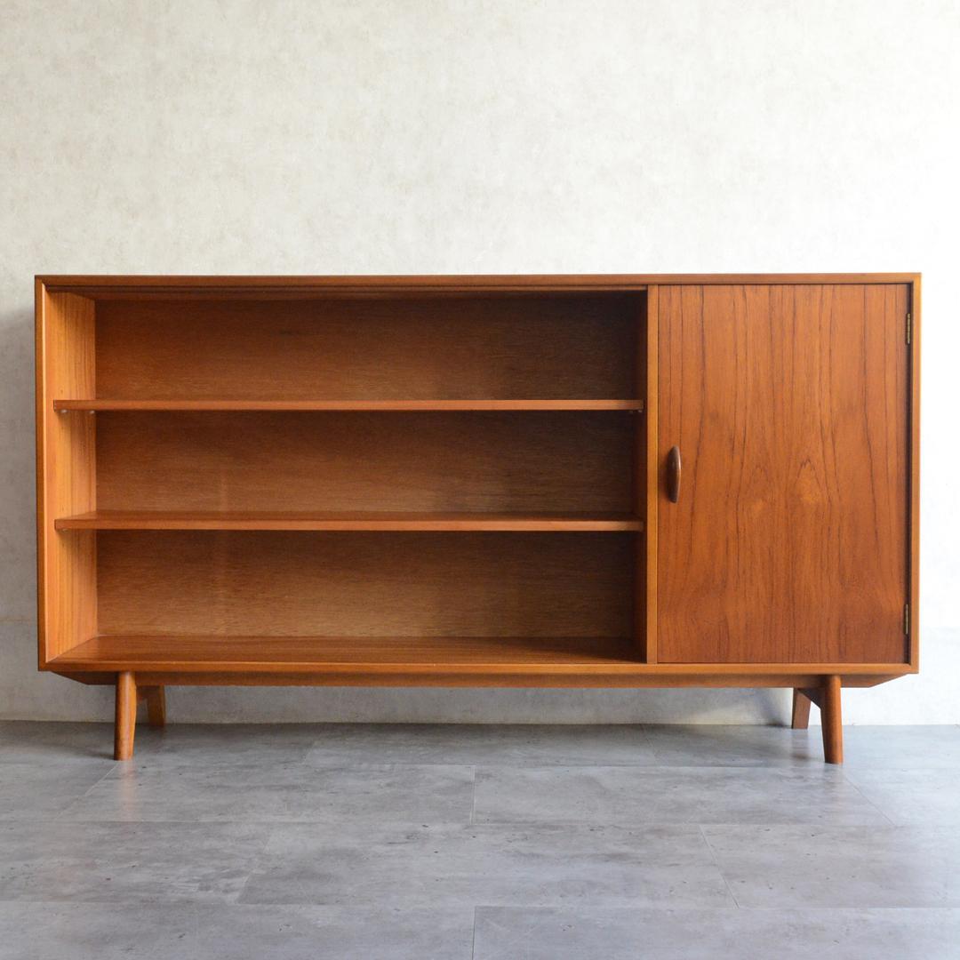 イギリスヴィンテージ ガラスキャビネット サイドボード ショーケース 飾り棚