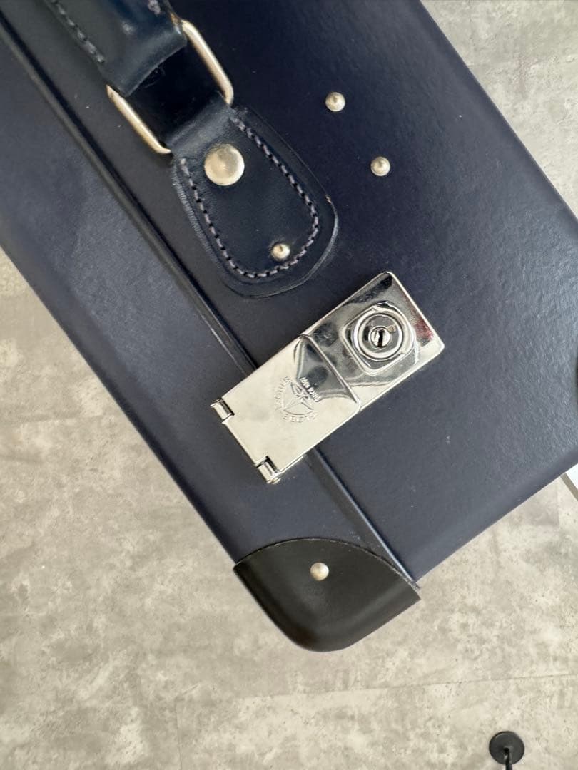 グローブトロッターGLOBE TROTTER オリジナル　スーツケース　ネイビー