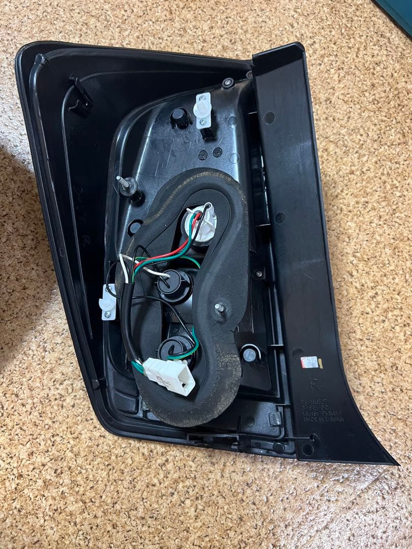 ZVW30プリウスファイバーフルLEDテールランプ V4 流れるウインカータイプ