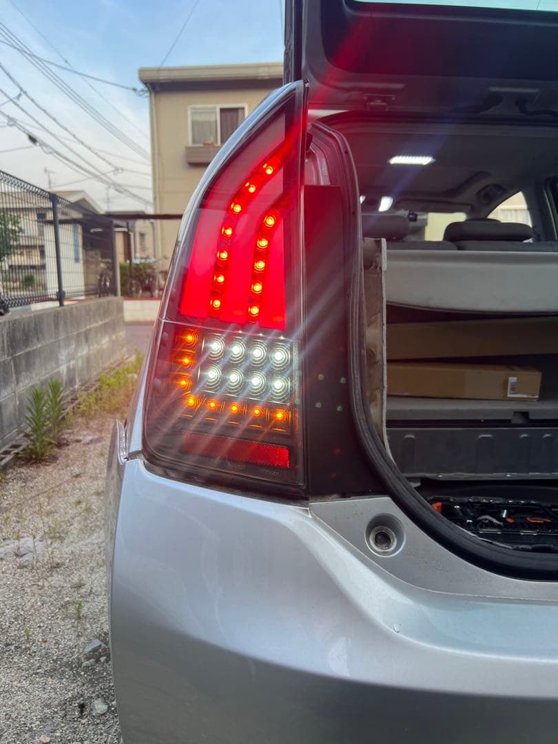 ZVW30プリウスファイバーフルLEDテールランプ V4 流れるウインカータイプ
