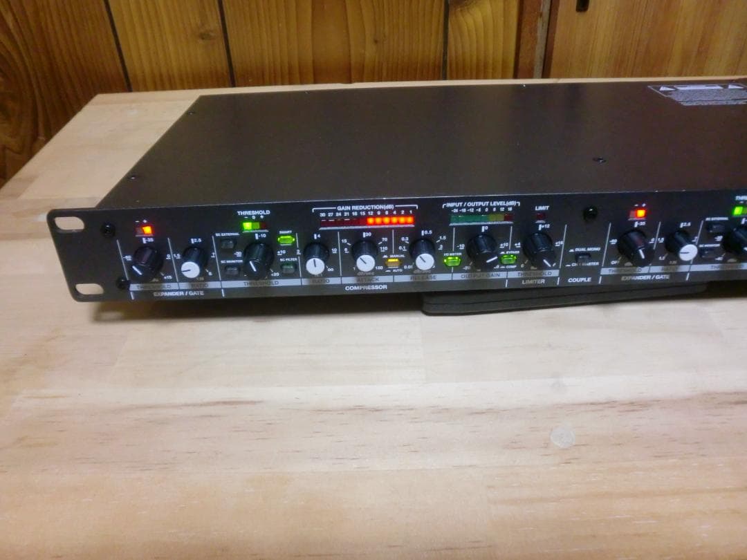 Alesis 3632 Compressor ダイナミックプロセッサー