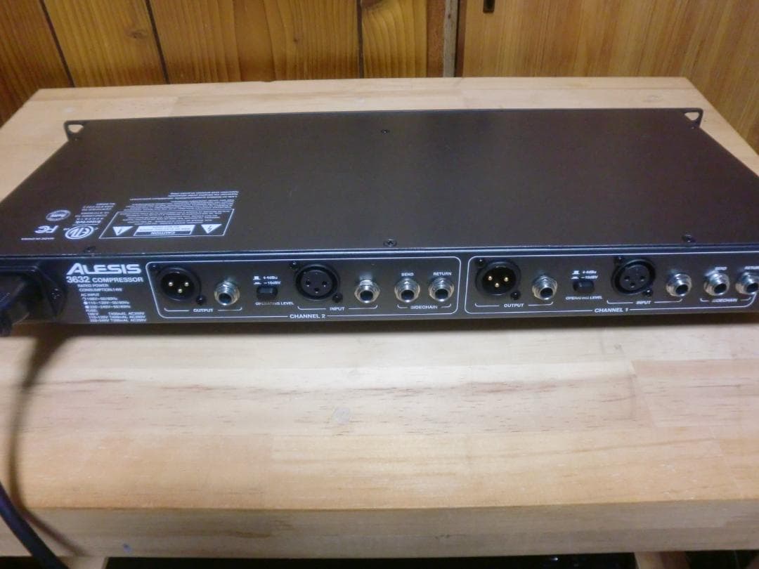 Alesis 3632 Compressor ダイナミックプロセッサー