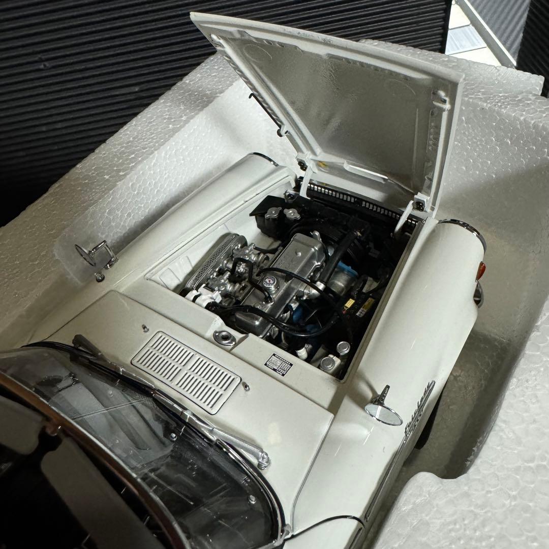 未展示品 オートアート 1/18 ダットサン フェアレディ 2000 SR311