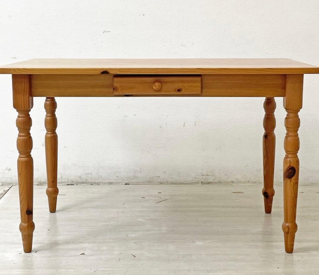 ダイニングテーブル　パイン 無垢材