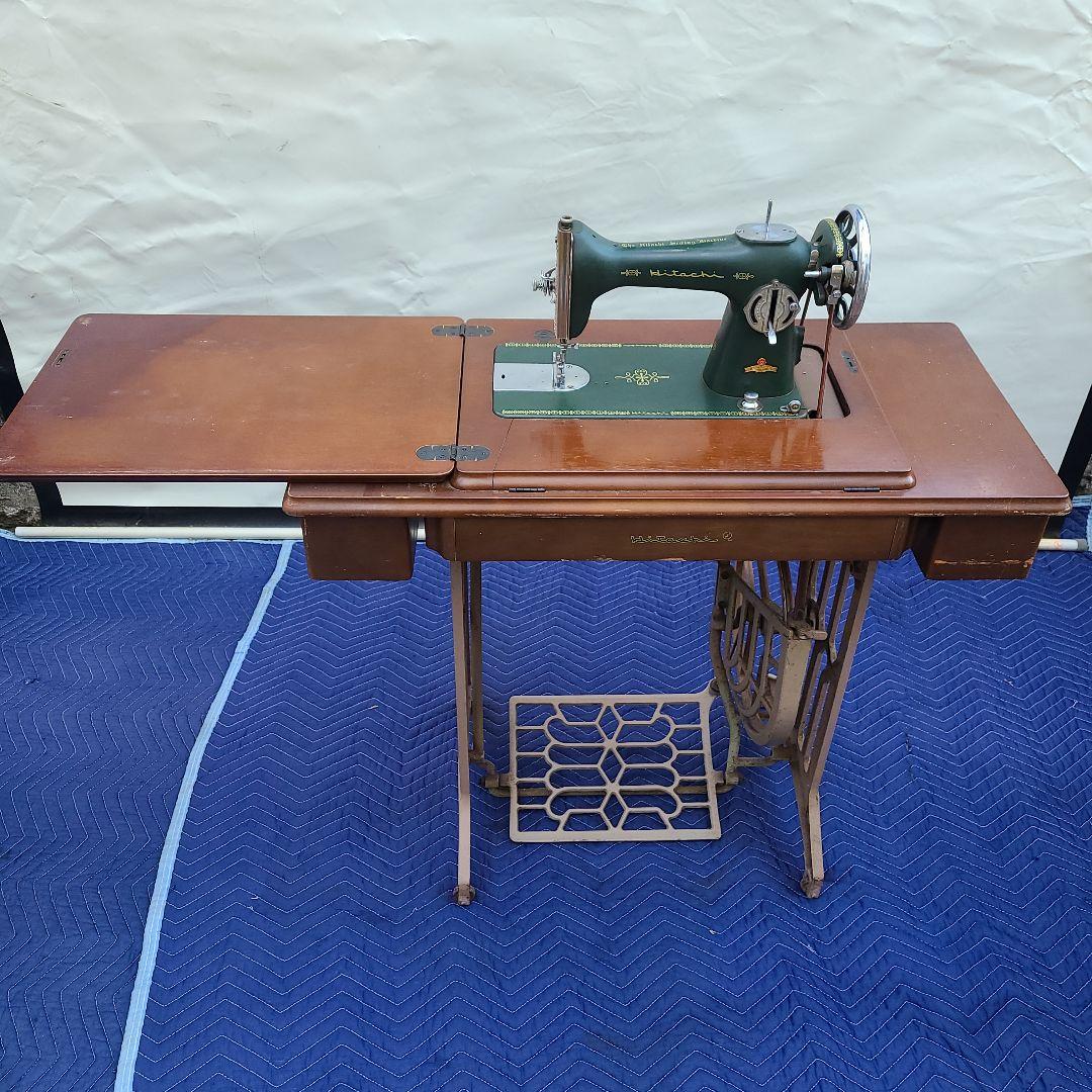 The Hitachi【日立】Sewing Machine HC220