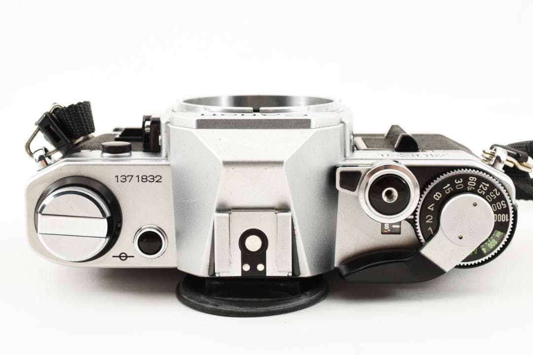 超美品 キャノン AE-1 シルバー フィルムカメラ モルト新品交換済 C713