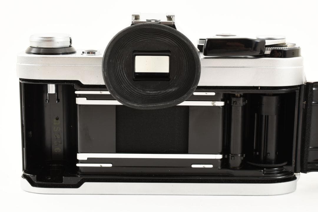 超美品 キャノン AE-1 シルバー フィルムカメラ モルト新品交換済 C713