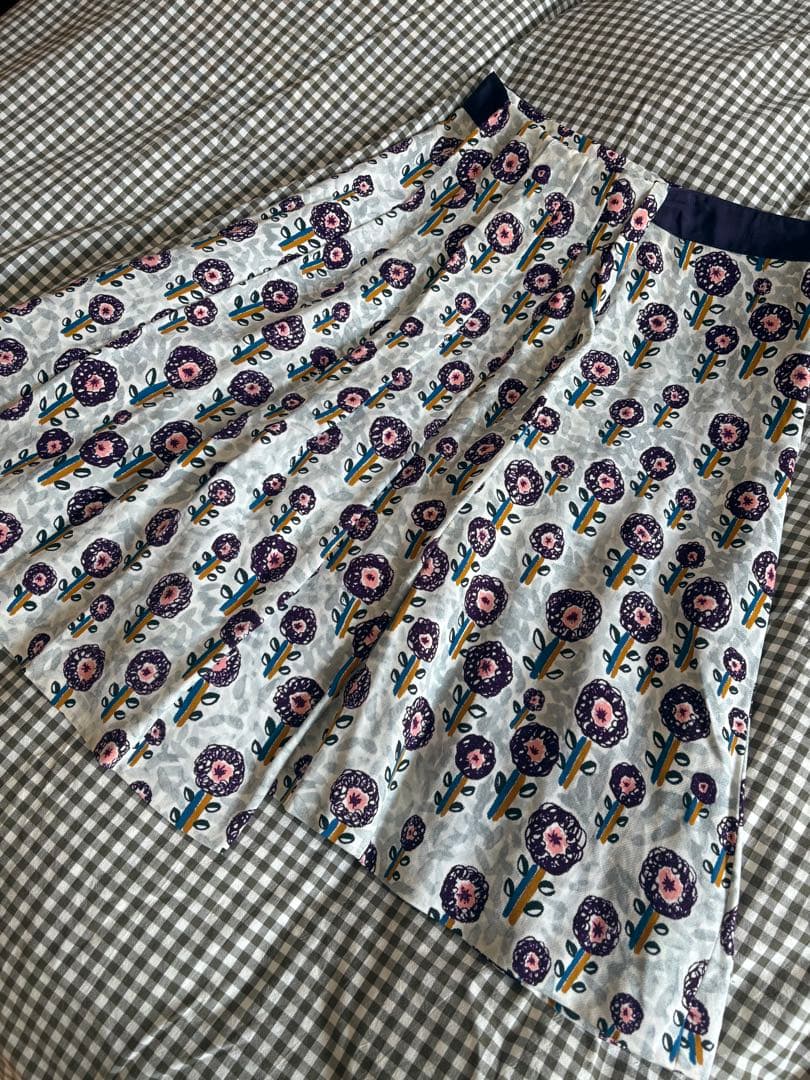 ミナペルホネン　famille フラワープリント 膝丈スカート