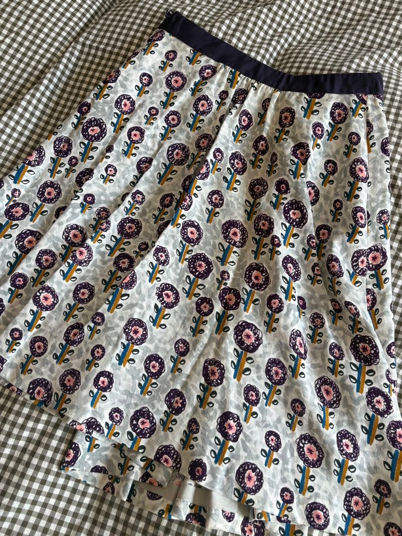 ミナペルホネン　famille フラワープリント 膝丈スカート