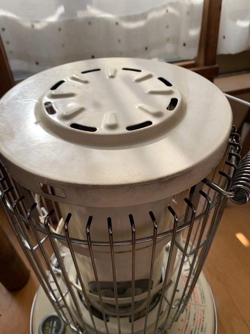 アラジンストーブ クリーム色