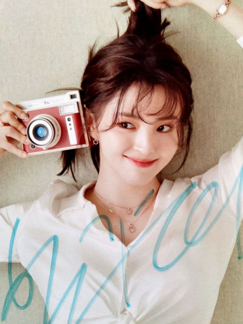 ハン・ソヒ直筆サイン入り2Lサイズ写真…Han So-hee …