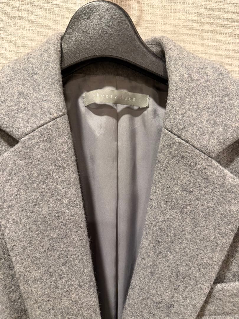 Theory luxe グレー チェスターコート シングルボタン　89,600円