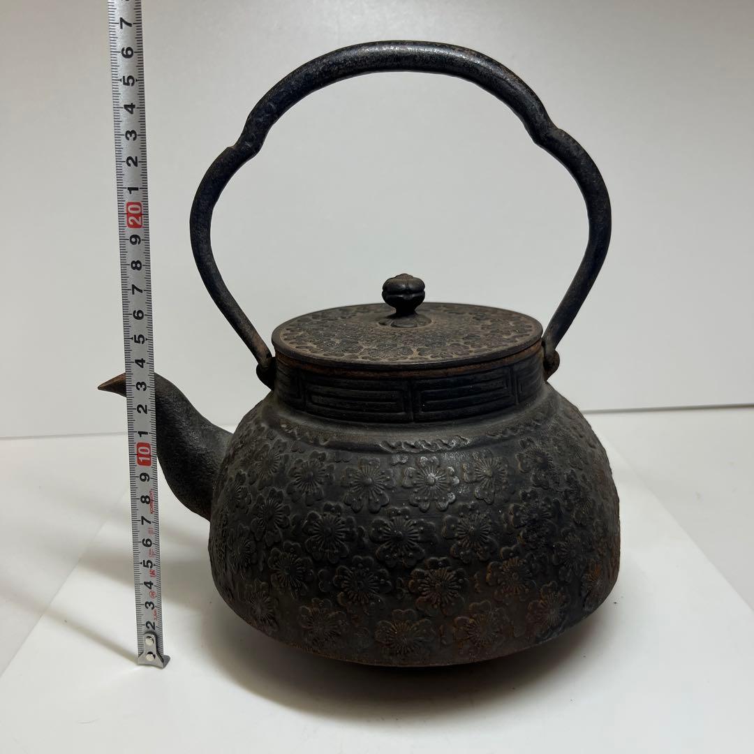 南部鉄瓶　岩鋳　桜尽　2608g 東N7-0902③