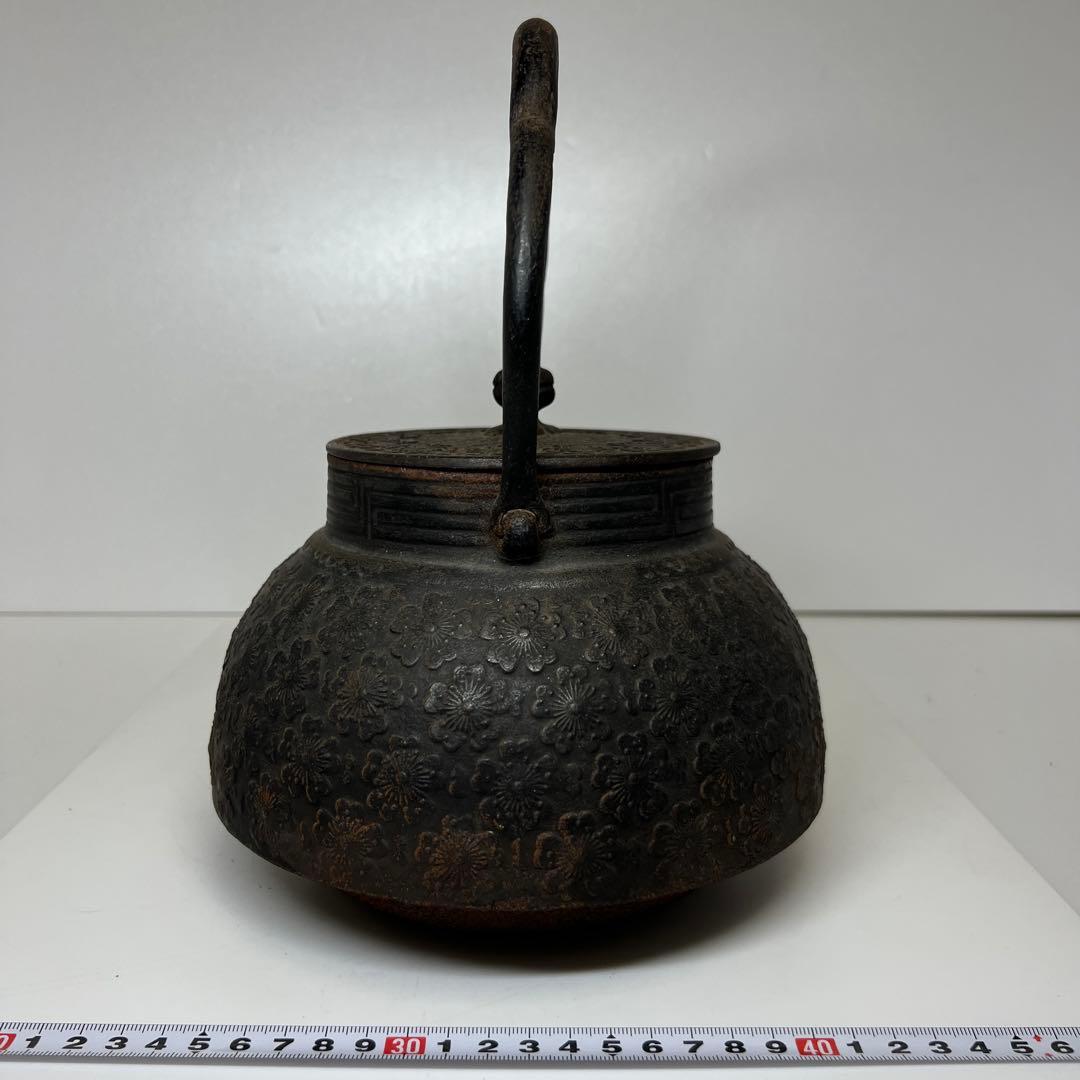 南部鉄瓶　岩鋳　桜尽　2608g 東N7-0902③