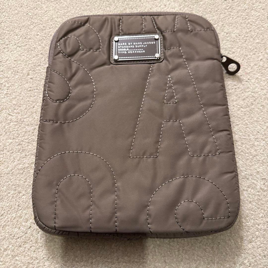 MARC BY MARC JACOBS キルティングケース