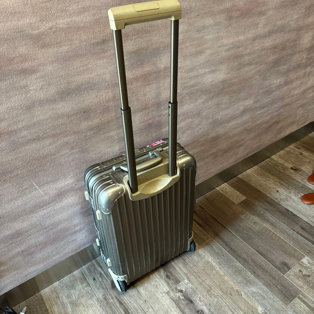【希少】リモワRIMOWA トパーズ 2輪 ゴールド チタニウム
