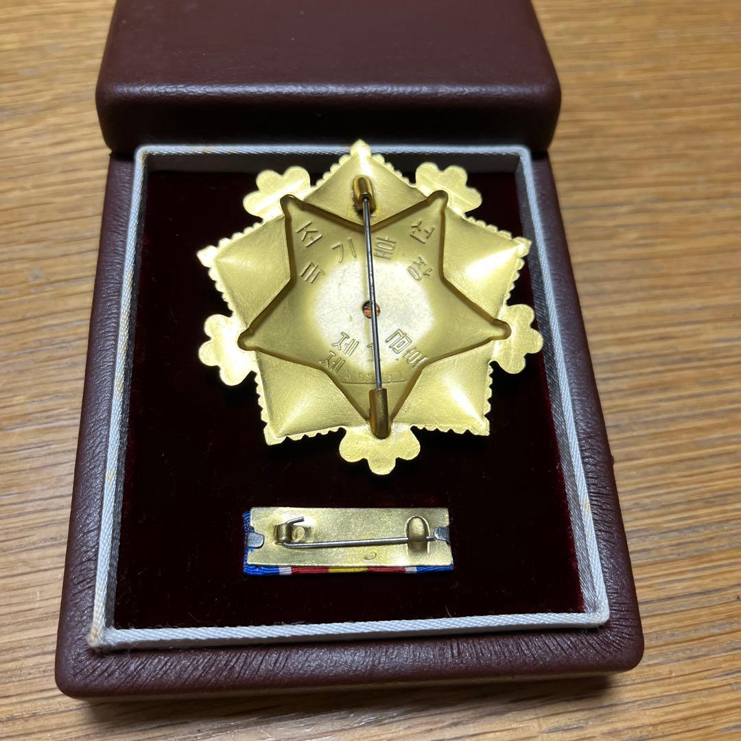勲章　バッジ