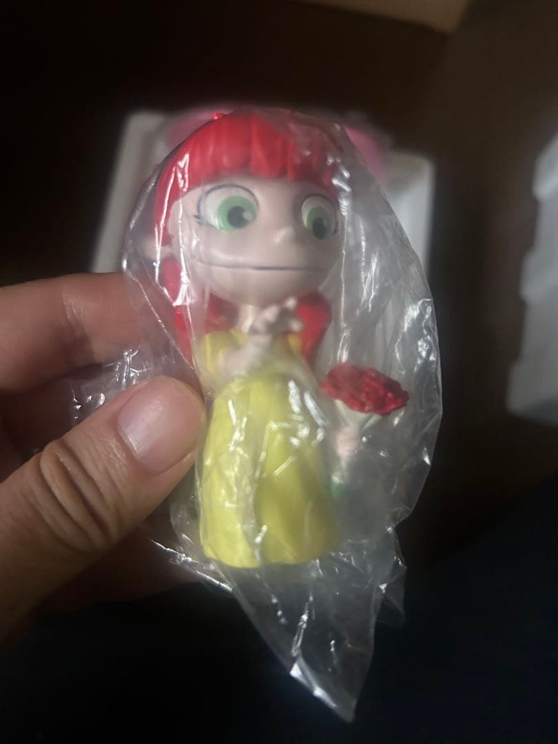 スパイダーマン&メリージェーン　スコッティヤング　ミニスタチュー