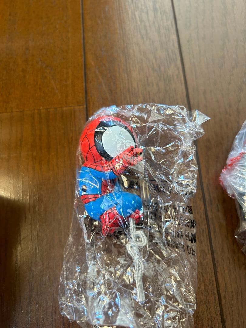 スパイダーマン&メリージェーン　スコッティヤング　ミニスタチュー