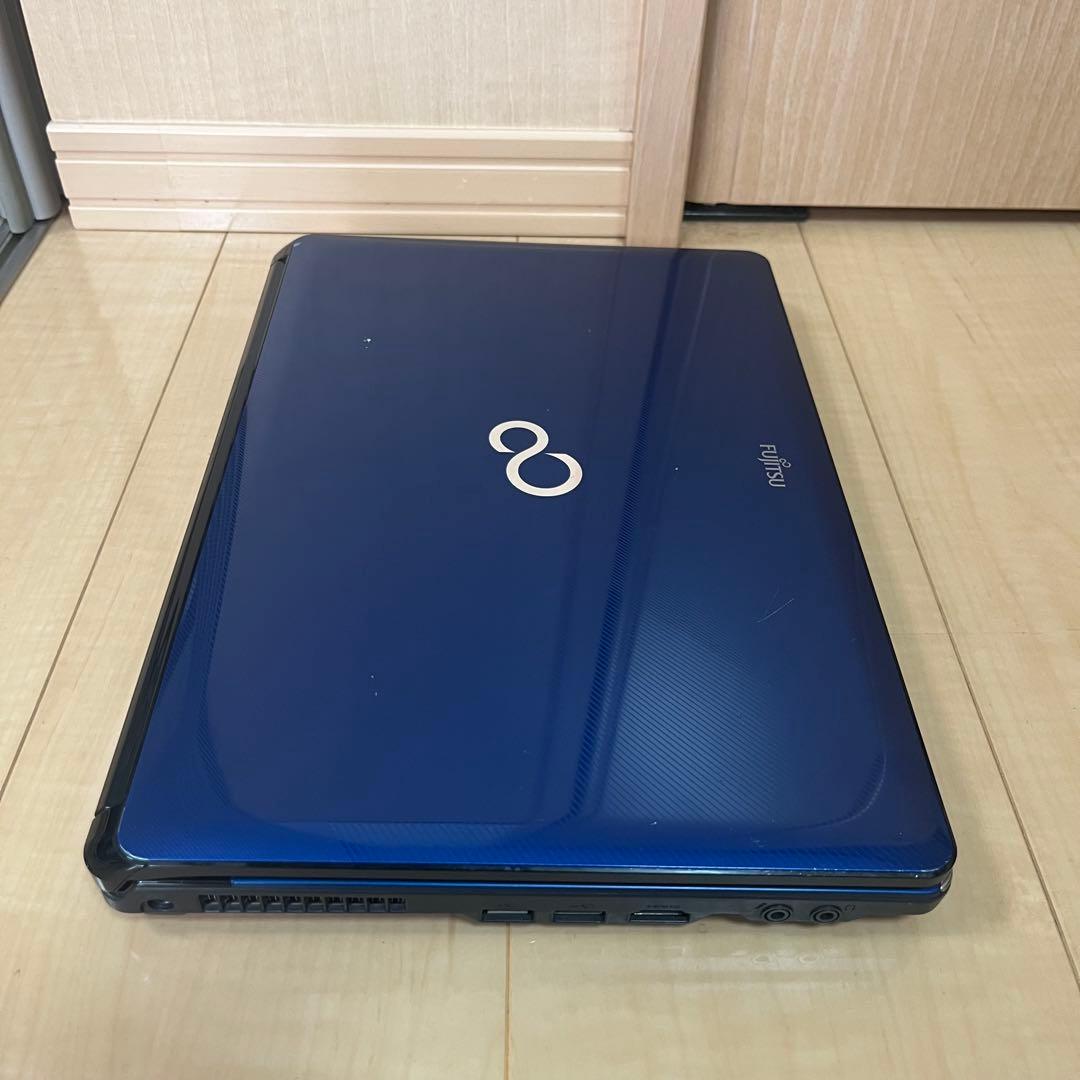 Fujitsu ノートパソコン i3 HDD メモリ8GB Windows11