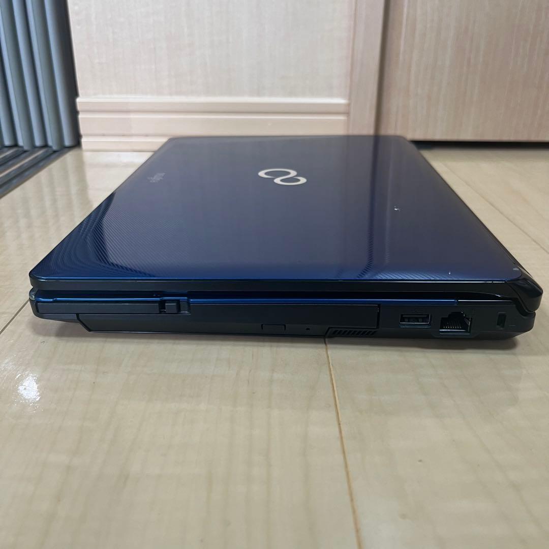 Fujitsu ノートパソコン i3 HDD メモリ8GB Windows11