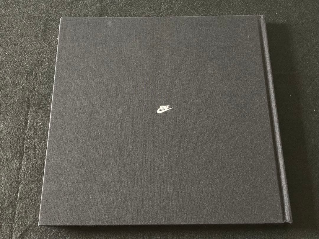 NIKE WHITE DUNK作品集　バッグ・シューレース付　キューブリック付き