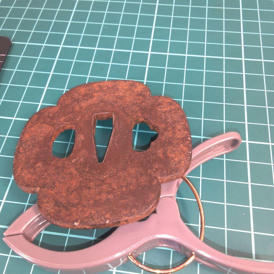 小物１ 花弁型 鉄製 鍔(つば) 錆色