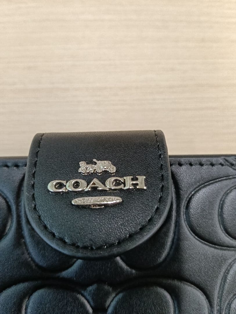 COACH エンボス加工 ブラック 2つ折り財布　美品