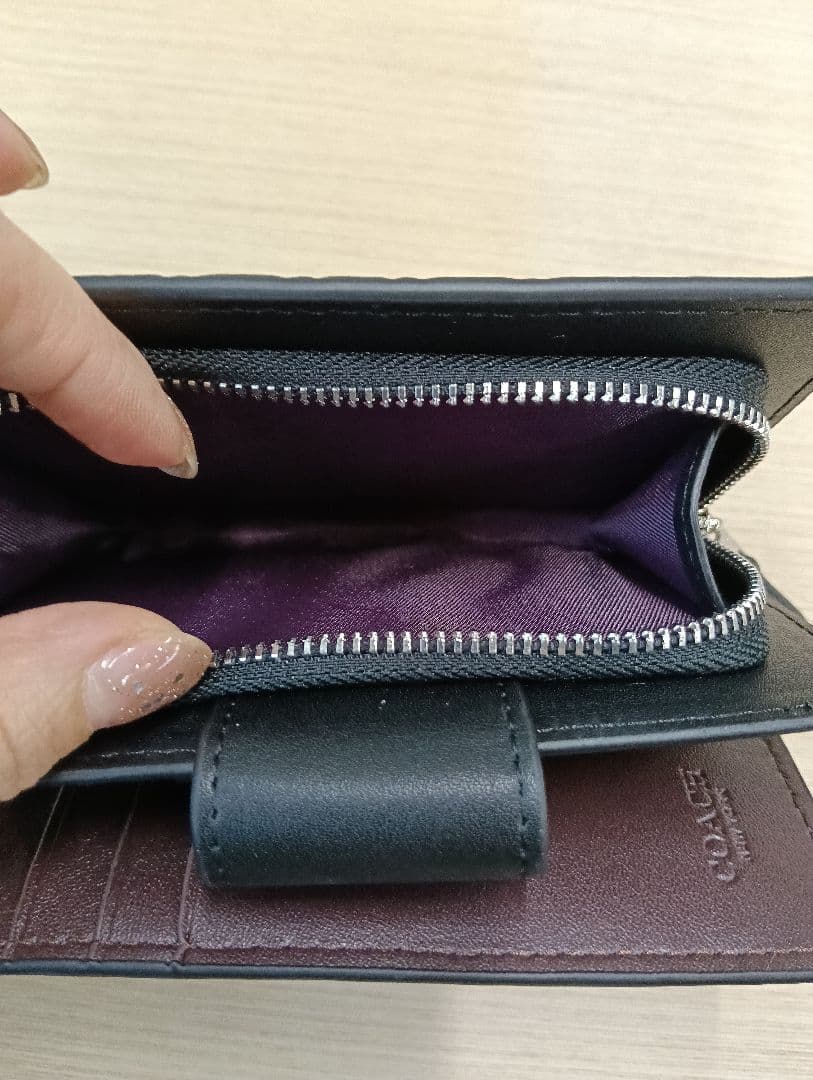COACH エンボス加工 ブラック 2つ折り財布　美品